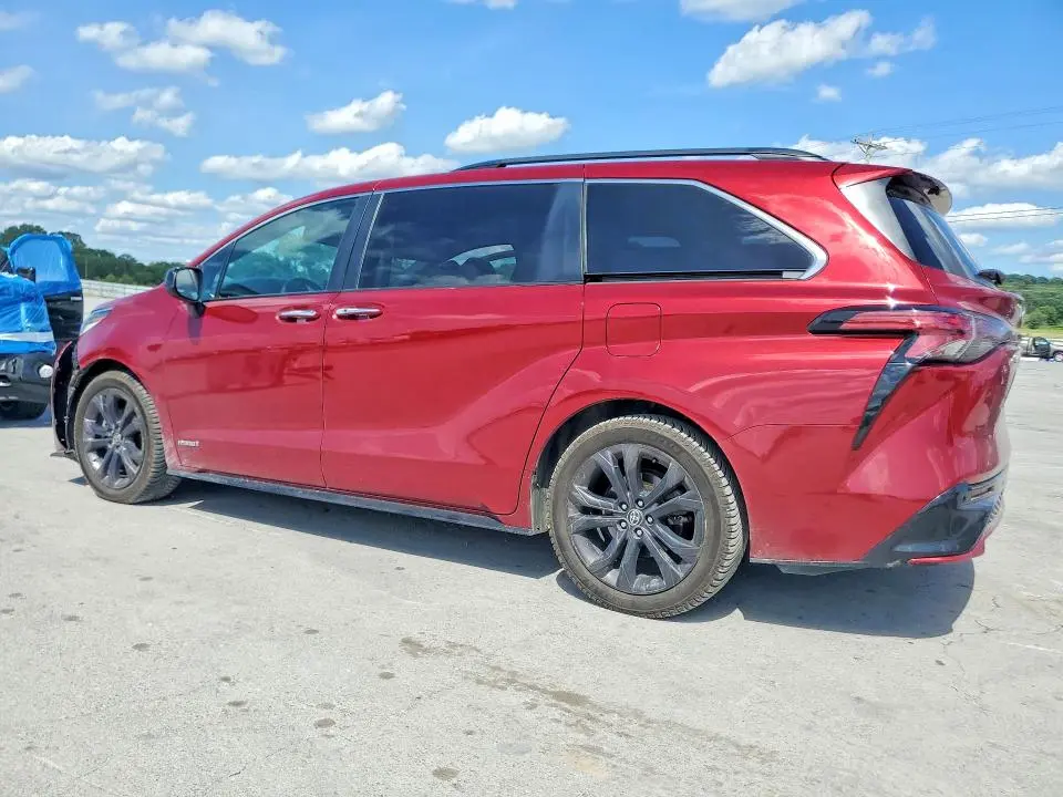 2021 TOYOTA SIENNA XSE  