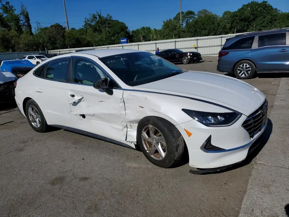 2022 HYUNDAI SONATA SE  