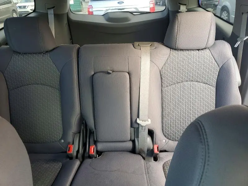 2010 CHEVROLET TRAVERSE LS  