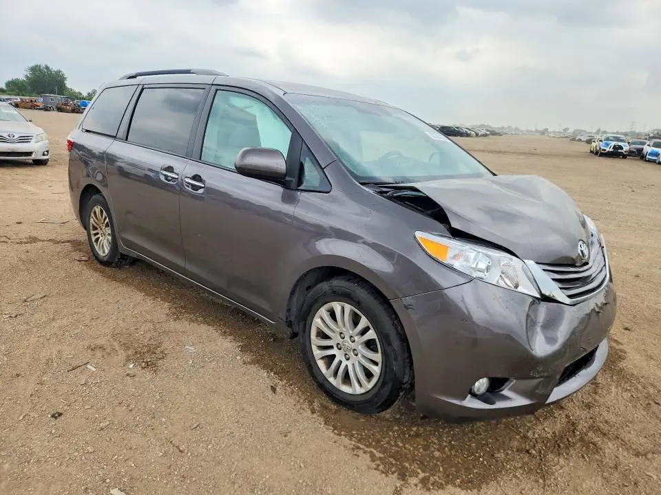 2015 TOYOTA SIENNA XLE PREMIUM 8-PASSENGER  