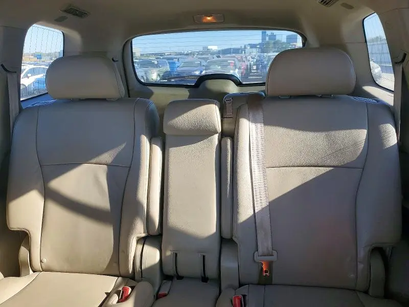 2013 TOYOTA HIGHLANDER SE  