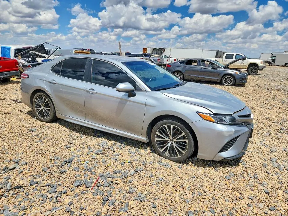 2020 TOYOTA CAMRY SE  
