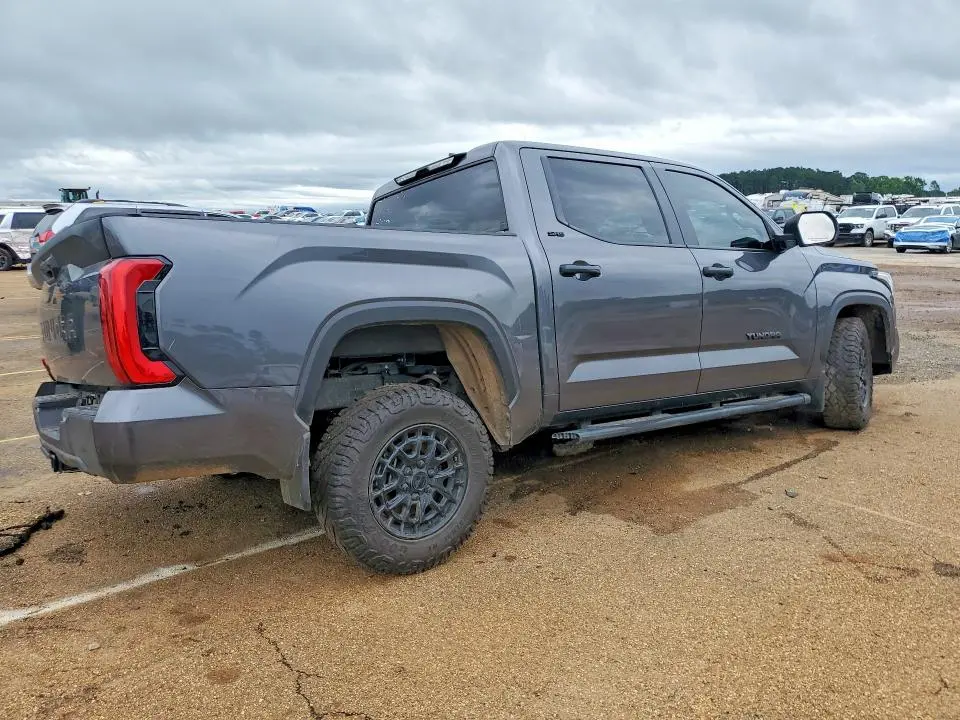 2025 TOYOTA TUNDRA SR5  