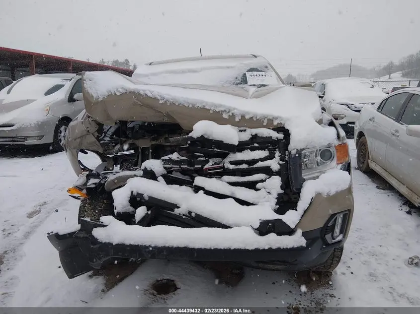 2022 GMC CANYON 4WD  SHORT BOX ELEVATION