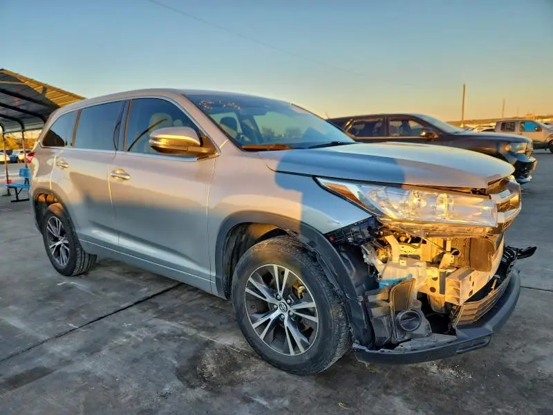 2017 TOYOTA HIGHLANDER LE  