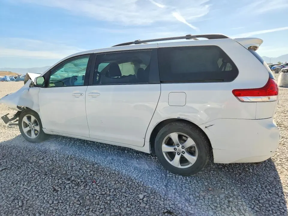 2011 TOYOTA SIENNA LE  