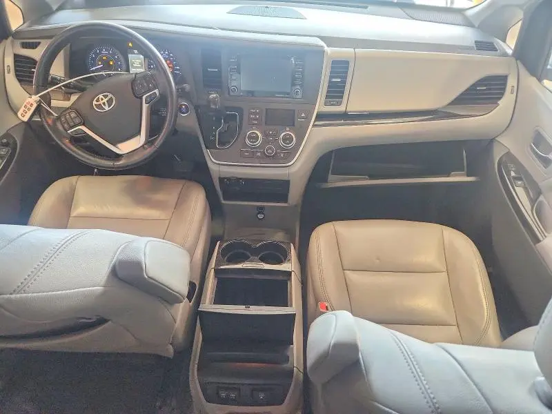 2020 TOYOTA SIENNA XLE 8-PASSENGER  