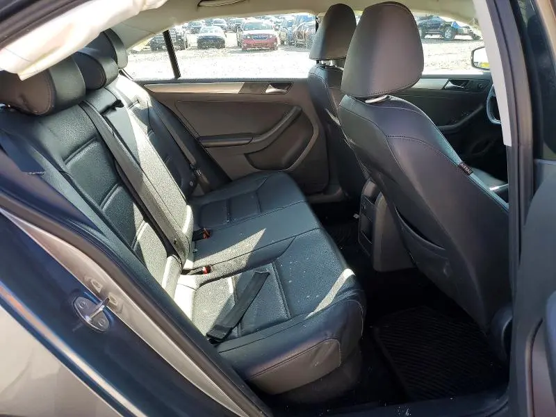 2016 VOLKSWAGEN JETTA SE  