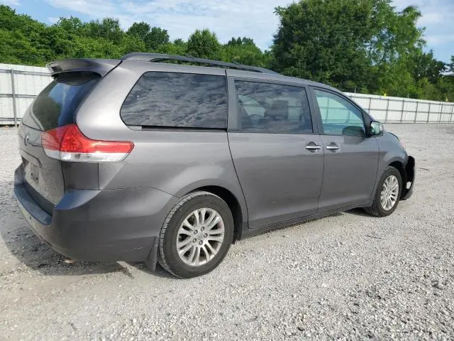 2011 TOYOTA SIENNA XLE  