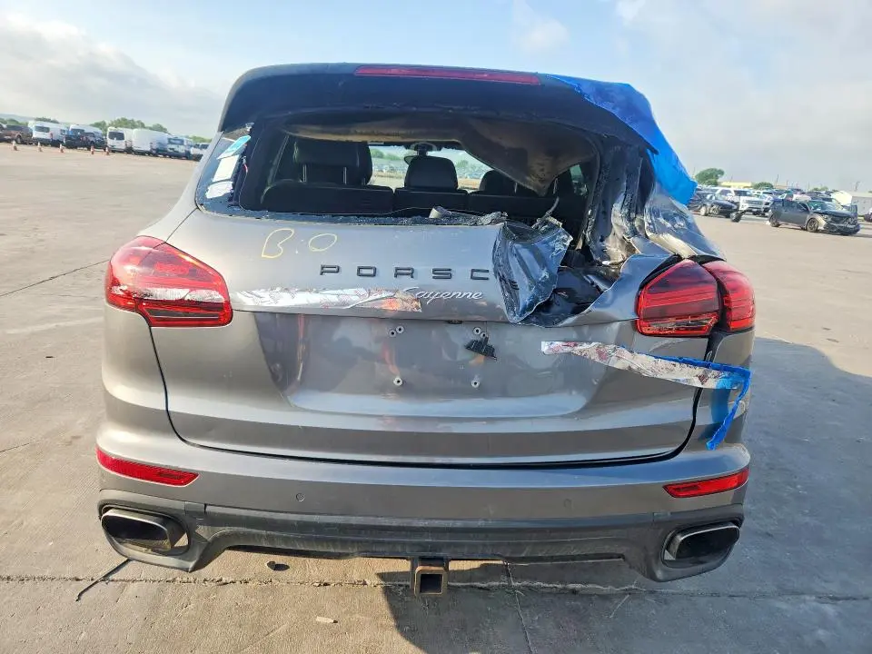 2016 PORSCHE CAYENNE   