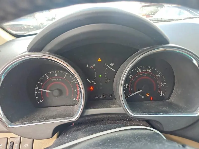 2011 TOYOTA HIGHLANDER SE  
