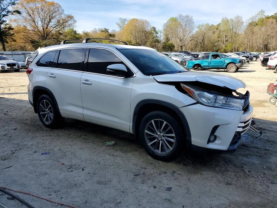 2017 TOYOTA HIGHLANDER XLE  