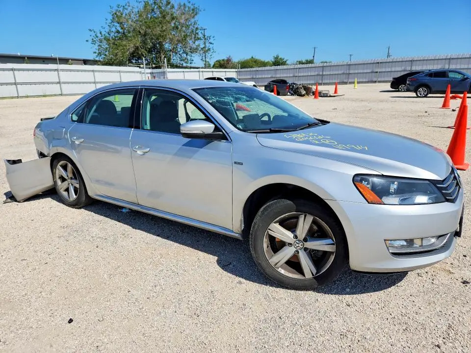 2015 VOLKSWAGEN PASSAT S  