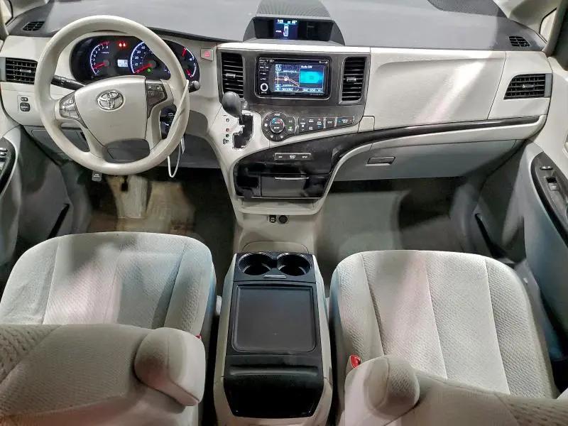 2013 TOYOTA SIENNA LE  
