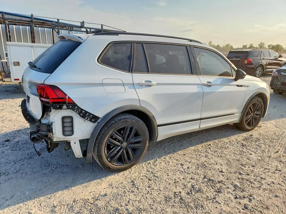 2022 VOLKSWAGEN TIGUAN SE R-LINE BLACK  