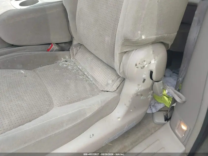 2010 TOYOTA SIENNA LE