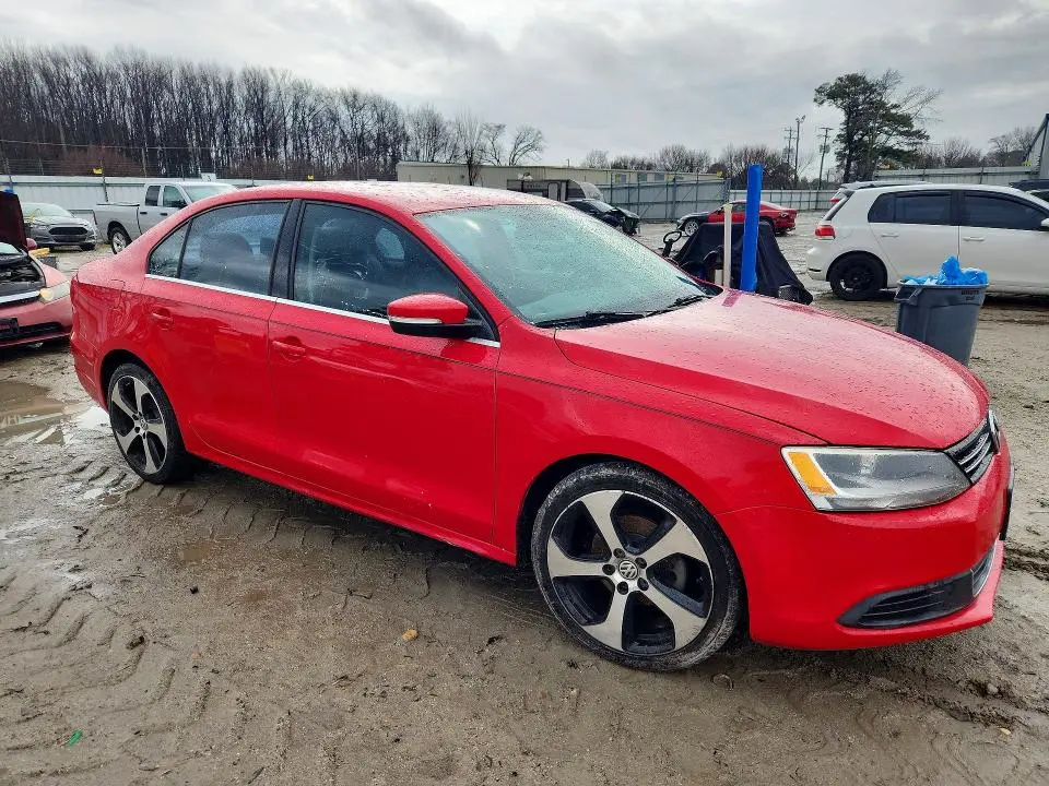 2013 VOLKSWAGEN JETTA SE  