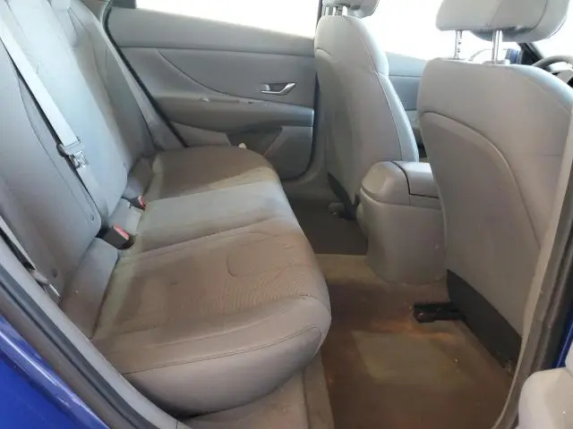 2022 HYUNDAI ELANTRA SE  