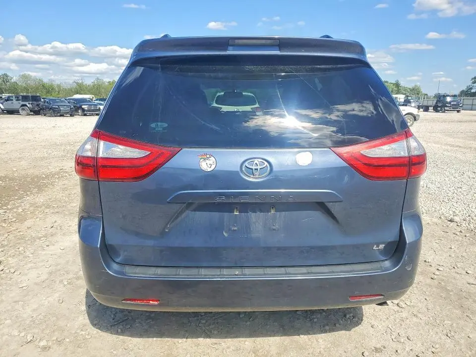 2017 TOYOTA SIENNA LE  