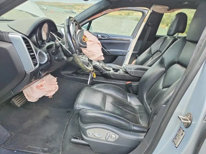 2016 PORSCHE CAYENNE GTS  