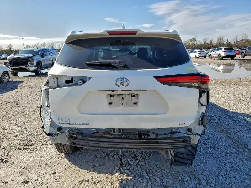 2021 TOYOTA HIGHLANDER XLE  