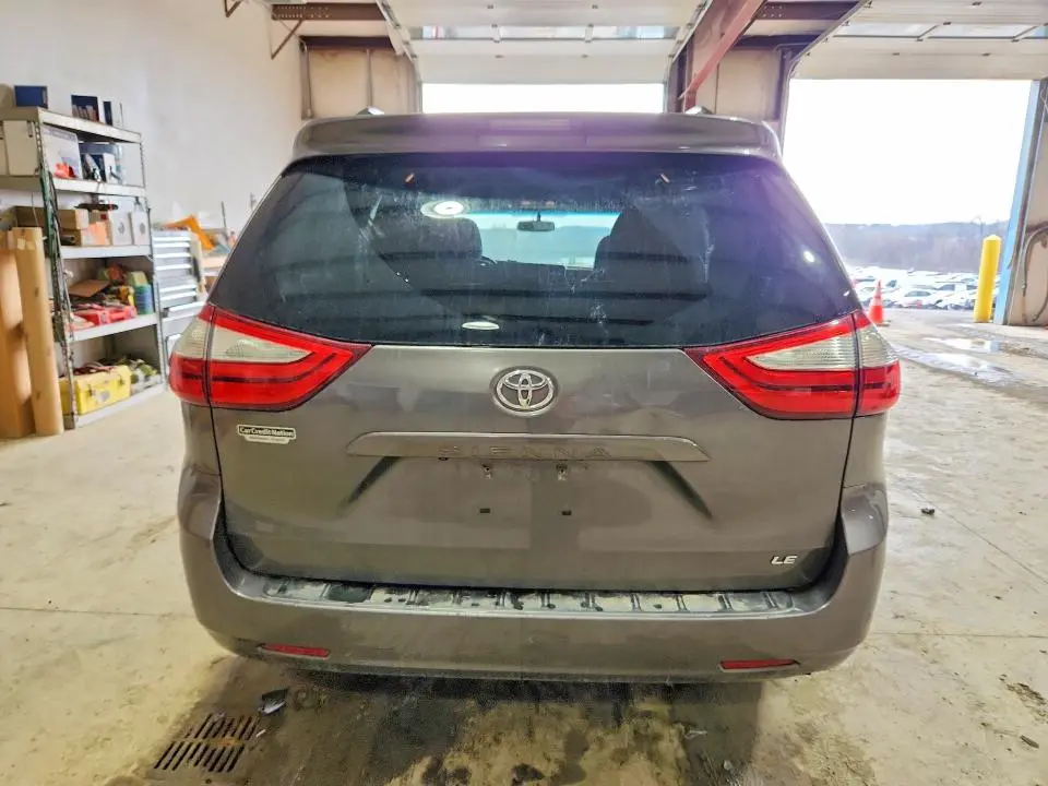 2015 TOYOTA SIENNA LE 8-PASSENGER  