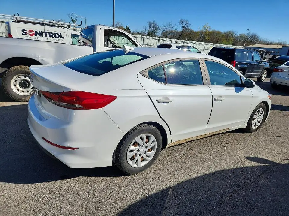 2018 HYUNDAI ELANTRA SE  