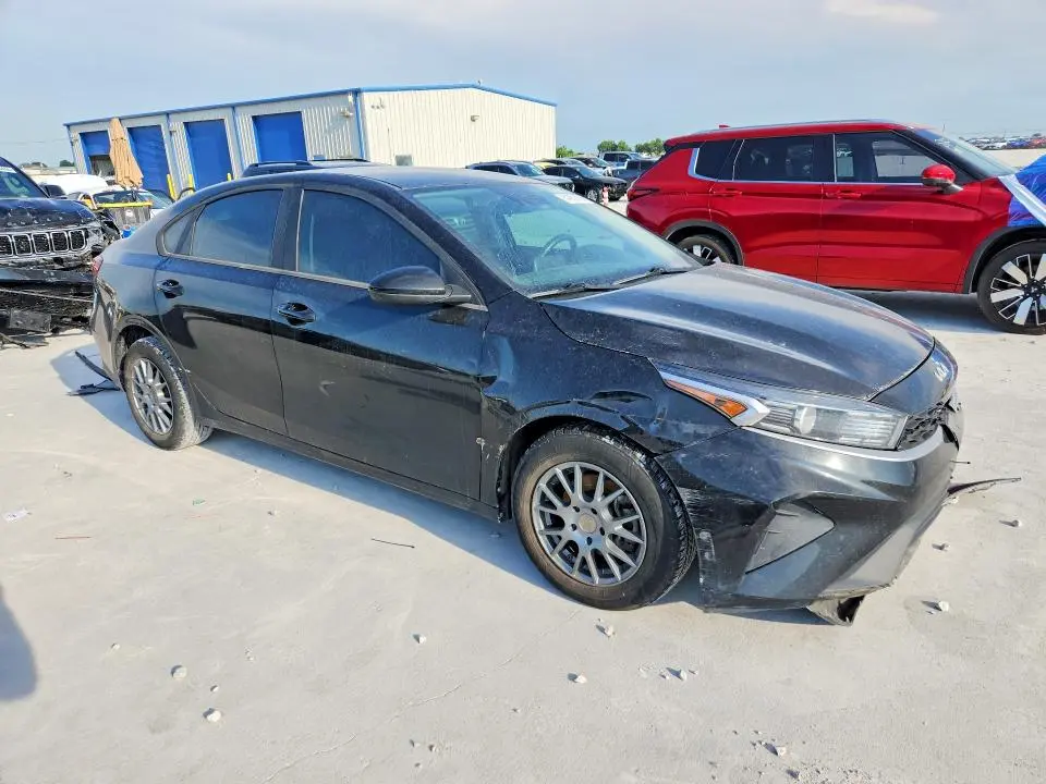 2022 KIA FORTE FE  