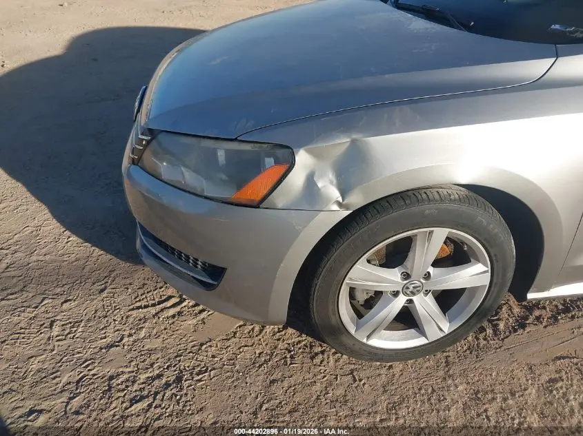 2013 VOLKSWAGEN PASSAT 2.0L TDI SE