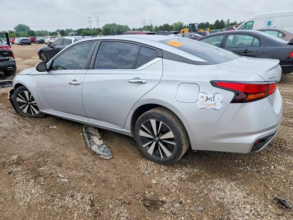 2022 NISSAN ALTIMA SV  