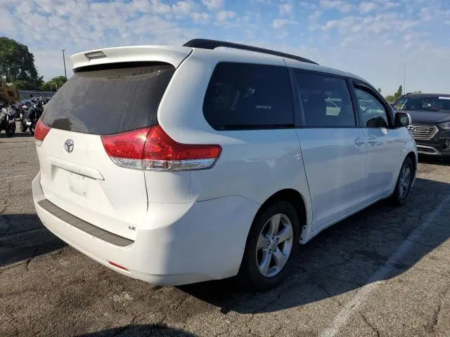 2014 TOYOTA SIENNA LE  
