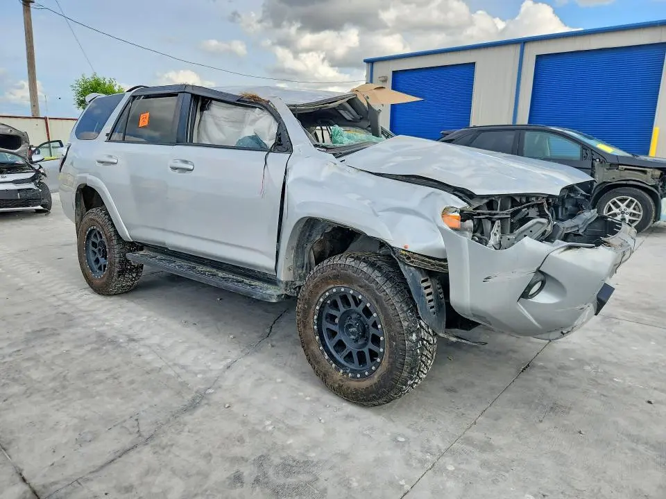2019 TOYOTA 4RUNNER SR5  