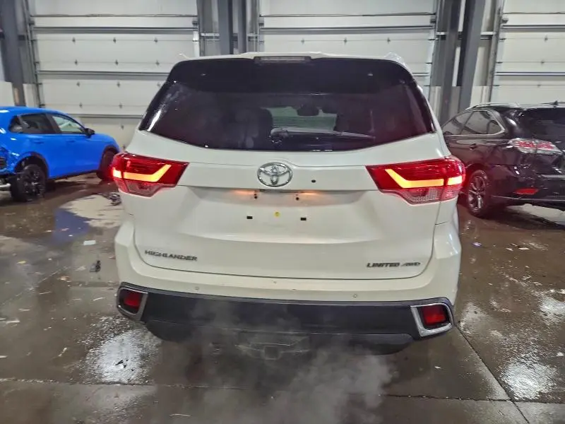 2017 TOYOTA HIGHLANDER LIMITED  