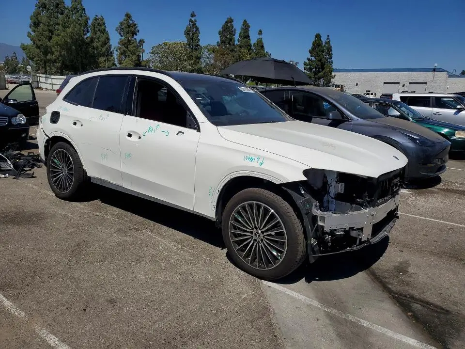2026 MERCEDES-BENZ GLC 300  