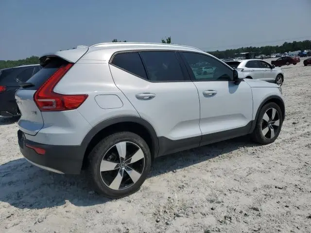 2020 VOLVO XC40 T5 MOMENTUM  