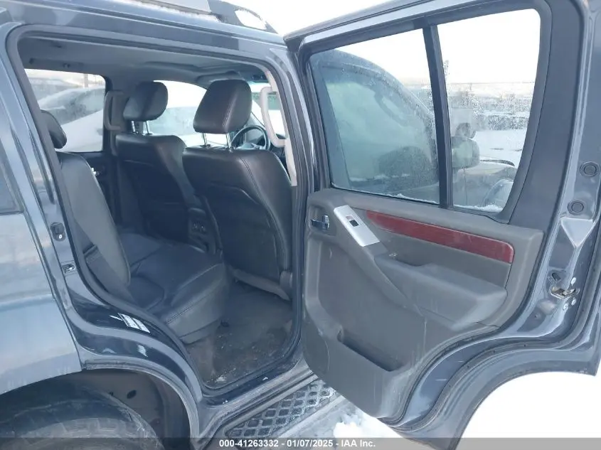 2011 NISSAN PATHFINDER LE