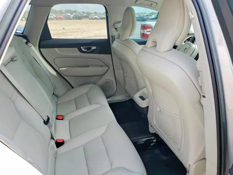 2023 VOLVO XC60 PLUS  