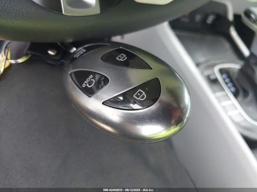 2024 HYUNDAI KONA SE