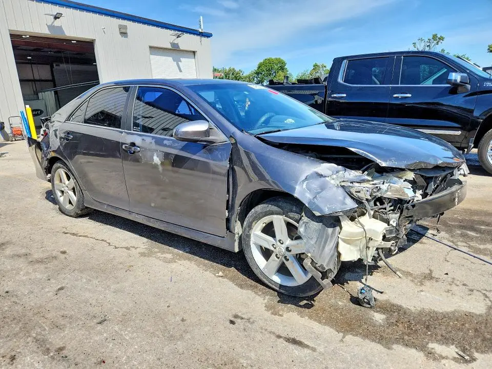 2012 TOYOTA CAMRY SE  