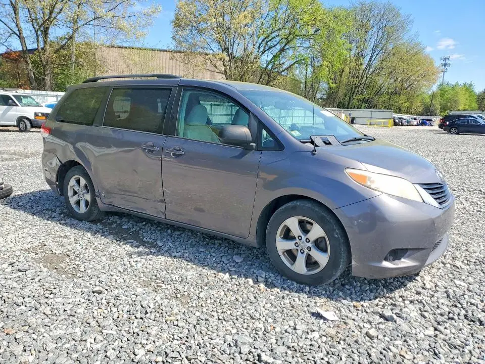 2011 TOYOTA SIENNA LE  