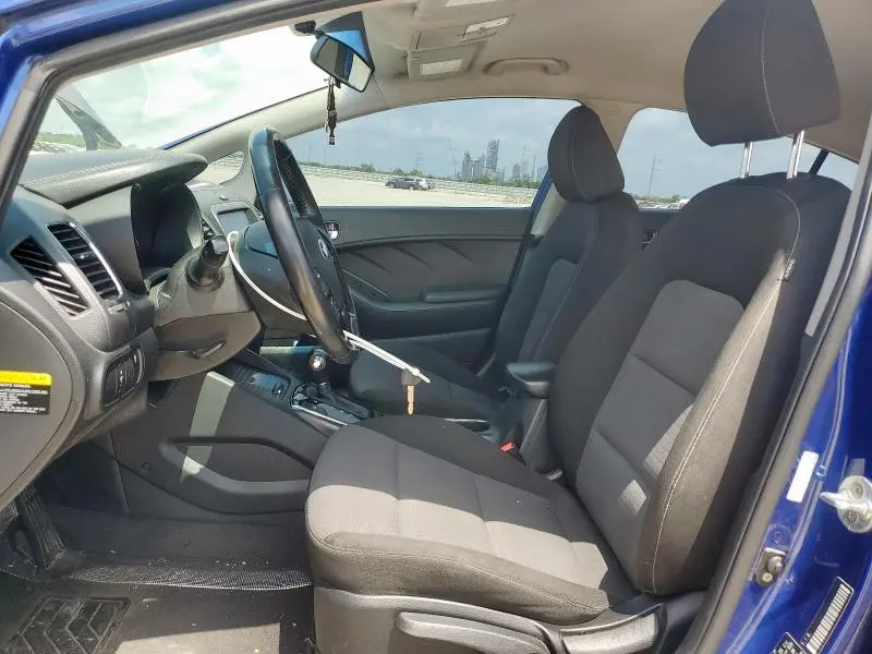 2017 KIA FORTE LX  
