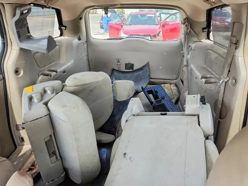 2010 TOYOTA SIENNA XLE  