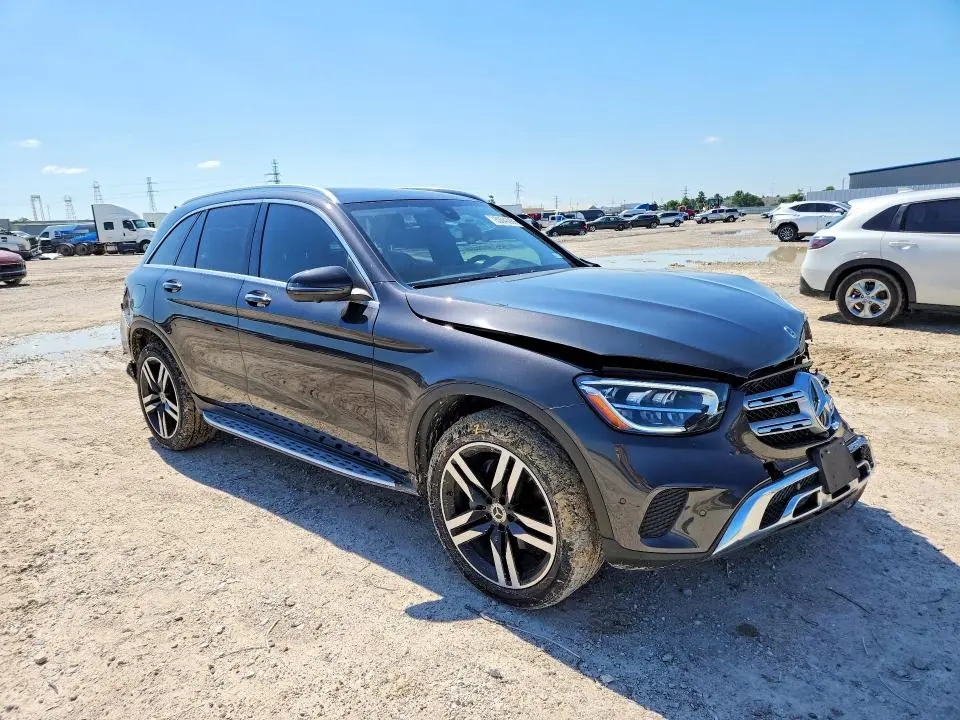 2021 MERCEDES-BENZ GLC 300  
