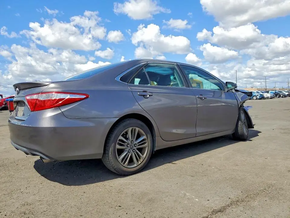 2016 TOYOTA CAMRY SE  