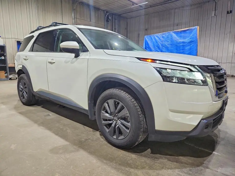 2022 NISSAN PATHFINDER SV  