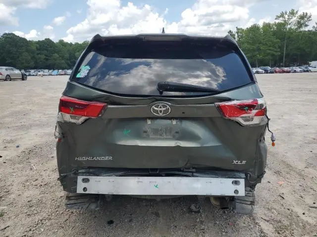 2019 TOYOTA HIGHLANDER SE  