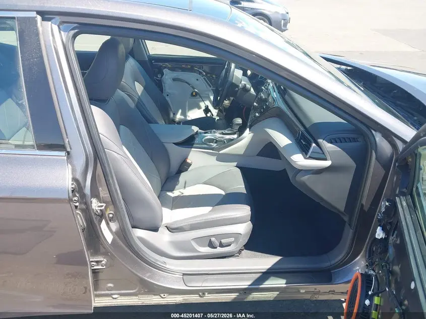 2019 TOYOTA CAMRY XLE V6