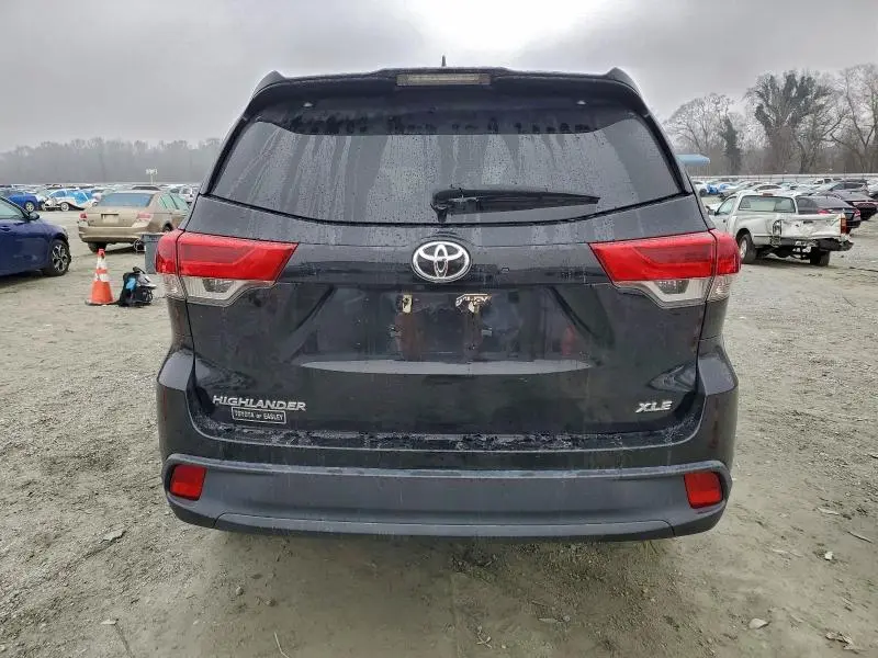 2019 TOYOTA HIGHLANDER SE  