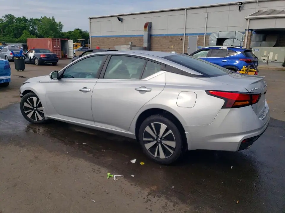 2022 NISSAN ALTIMA SV  