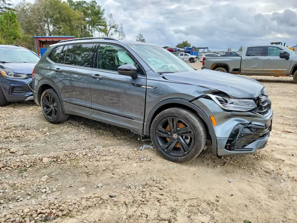 2023 VOLKSWAGEN TIGUAN SE R-LINE BLACK  